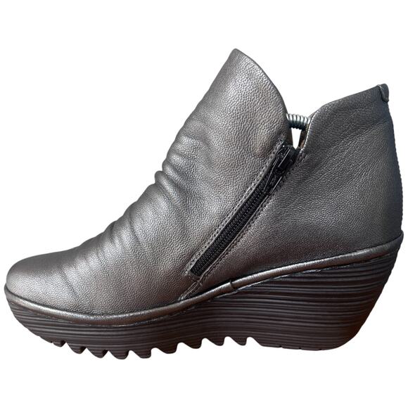 FLY LONDON Yip Women Sz 38 US 7.5-8 Wedge Bootie Black Oil Leather Ankle Zip - Picture 8 of 14